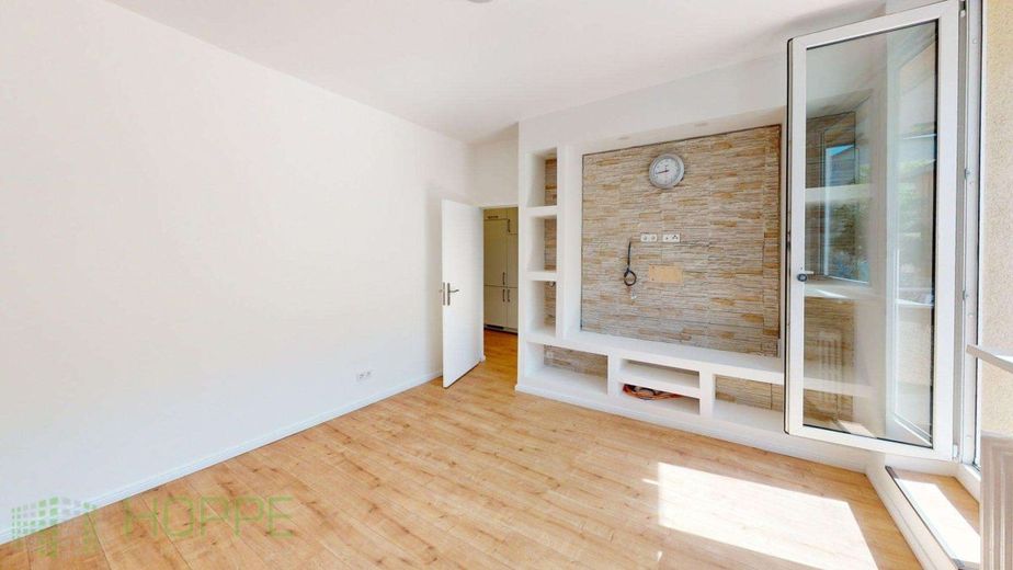 Mitte - Sofortbezug: Wohnung mit riesiger Sonnenterrasse in Gesundbrunnen (KEINE Käuferprovision) – Wohnzimmer Perspektive 2