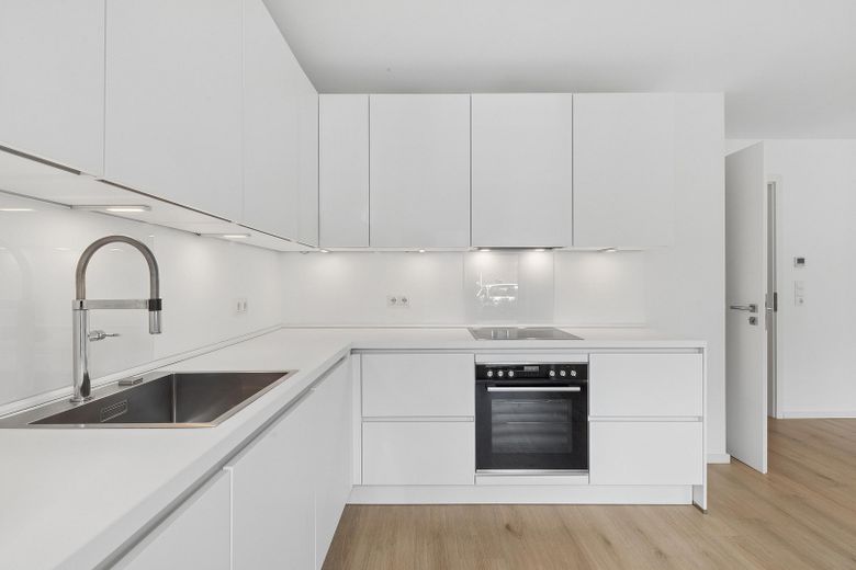 Neuwertige 3 - Zimmer - Balkonwohnung mit erstklassiger Ausstattung in Top - Lage von Meiendorf – Einbauküche