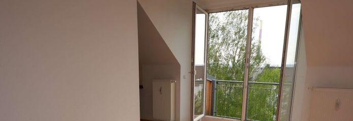 Frei ab 1.11. - INKLUSIVE EBK !!! Helle Dachgeschoss-Whg. mit Süd-Balkon