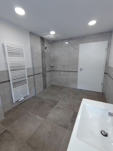 Luxuriöse 3-Zimmer-EG-Wohnung mit Terrasse, behindertengerecht, in WF – Foto 10