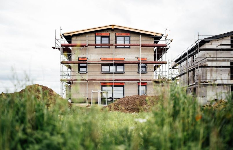 Exklusive Neubau-Doppelhaushälfte in Feldrandlage – modernes Wohnen in Niederzier – Gartenansicht