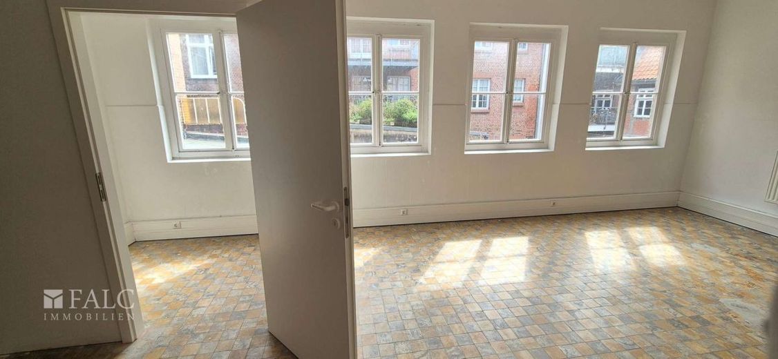 Elegant &amp; atmosphärisch  Licht, Sichtbarkeit und Charakter | Gewerbefläche mit Ausstrahlung – OG hinterer Bereich