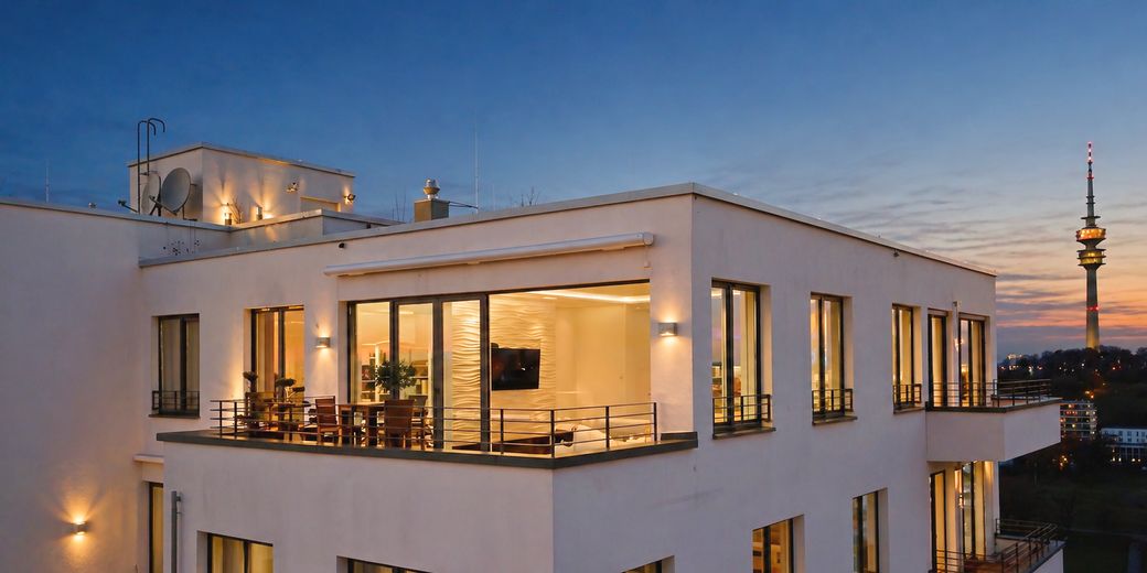 PROVISIONSFREI: Munich's Iconic View – The Ultimate Penthouse – Penthouse Ebene am Abend