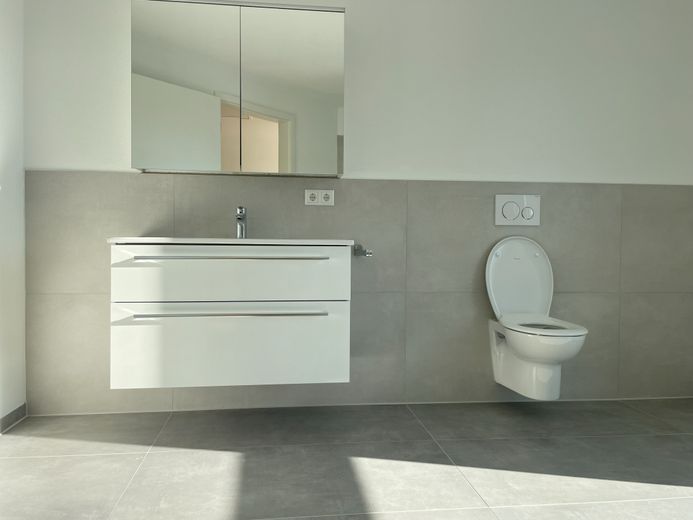 Barrierefrei und perfekt für jede Lebensphase - Vielseitiges Reihenhaus- ohne Makler – oberes Badezimmer -1