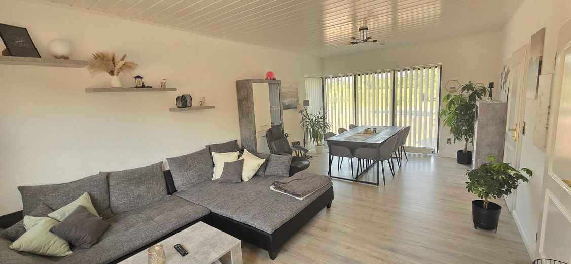 Schöne Einliegerwohnung im Erdgeschoss mit Garten in Vechta – Wohnzimmer