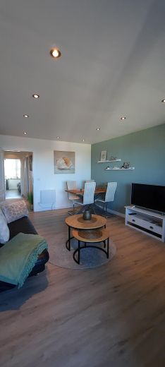 Einzigartige Ferienwohnung mit beidseitigem Ostseeblick-Toplage Orth/Fehmarn-provisionsfrei – Wohnzimmer m Blick z SZ