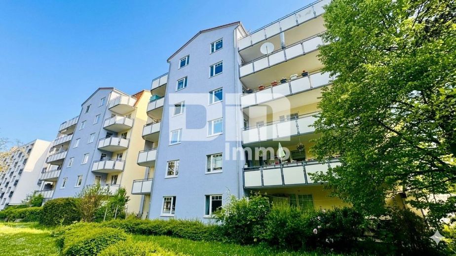 Großzügige altengerechte EG 4-Zimmer Wohnung mit großer Terrasse und Stellplatz – Rückansicht