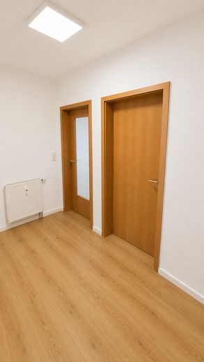 Großzügige 125 m² Maisonette im Bauhausstil – Loggia mit Weitblick – bezugsfrei ab sofort – Eingang