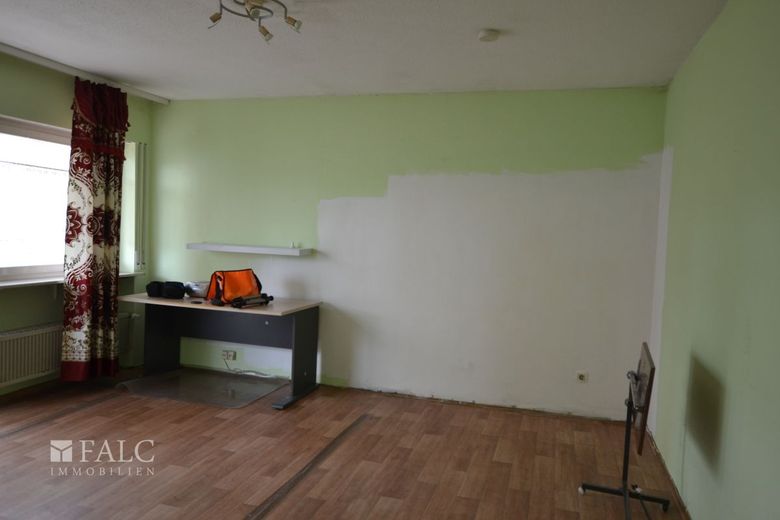 sofort verfügbares 1-Zimmer-Apartment zu verkaufen – Wohn-/Schlafzimmer