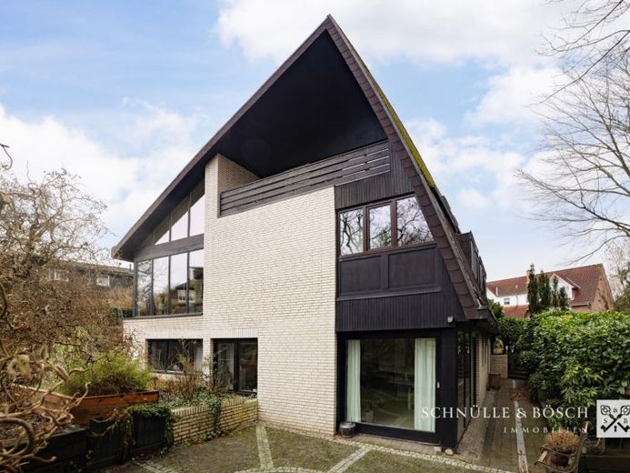 Spacious architect-designed house with separate apartment in Stade – Foto 1
