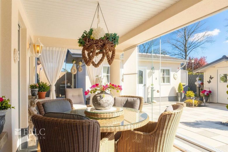 Exklusive Villa in Selfkant-Tüddern! – Veranda