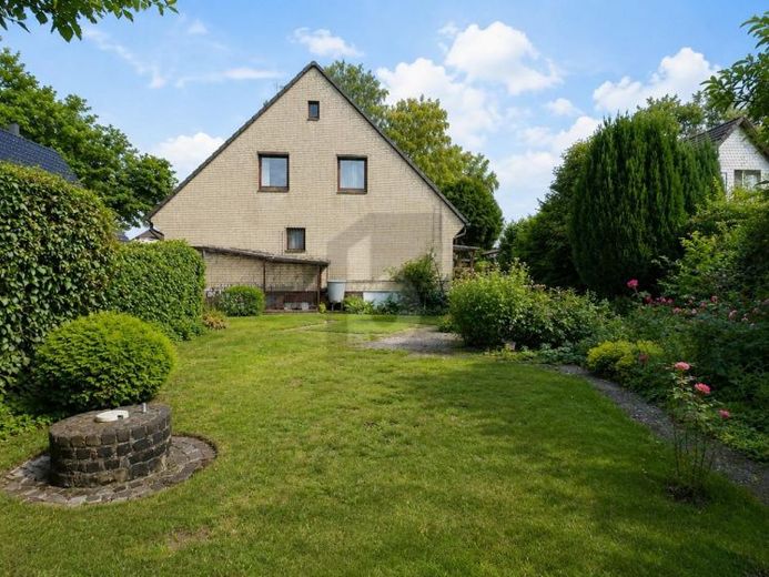 FAMILIENTREFF IM GEMEINSAMEN GARTEN – Foto 1