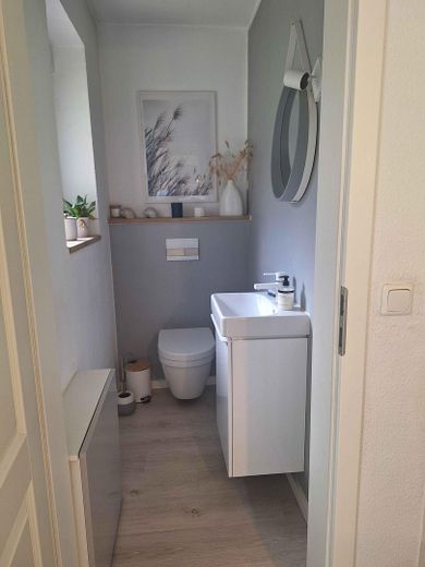 Doppelhaushälfte mit Einzelhauscharakter im Dreieck Berne-Sasel-Volksdorf – Gäste WC