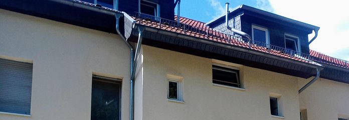 रहना-हाइकिंग-वनस्नान-पादस्नान – Haus Eingangseite v. Parkplatz