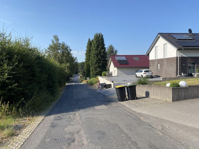 Baureifes Grundstück in Windeck-Rosbach: ab 480 m² provisionsfrei & unter Bodenrichtwert – Grundstücke hinter d. Hecke