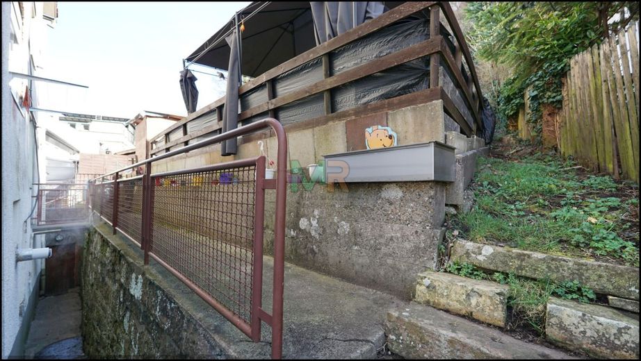 Renditeobjekt: Wohn- &amp; Geschäftshaus mit Schlossblick – MFH Rückseite - Garten