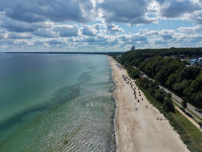 Meerblick ohne Grenzen- Exklusive 4.5 Zimmer Wohnung in erster Reihe von Scharbeutz – Umgebung 