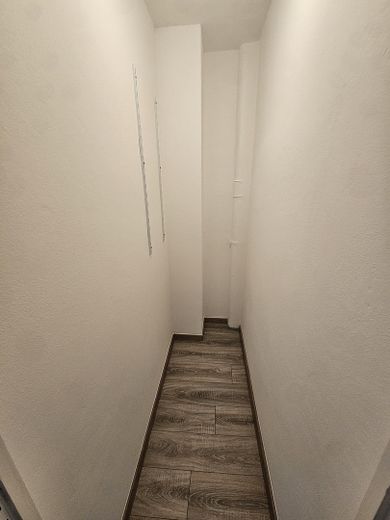 Der erste Schlüssel, der wirklich Dir gehört: Sanierte Wohnung mit Balkon – Abstellzimmer 