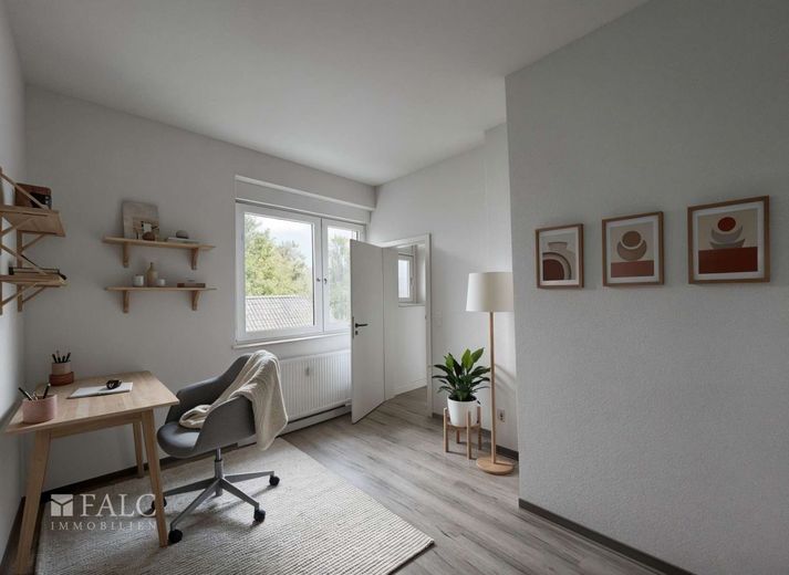 Renovierte Wohnung im 2 OG – Büro - (digitales Homestaging)