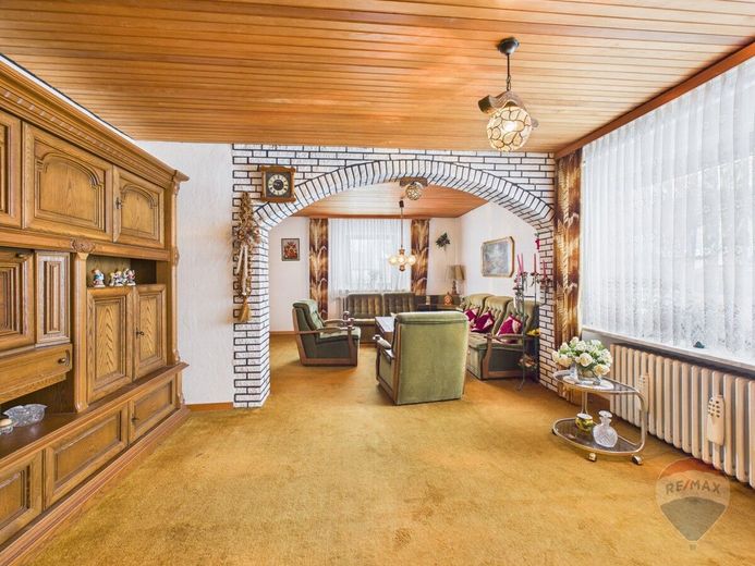 5 Zimmern auf großem Erbpachtgrundstück - ideal für Familien! – Wohnzimmer