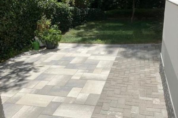 Appartement de 2 pièces avec terrasse ensoleillée et accès privatif dans un quartier calme de Reichenbach/Mylau