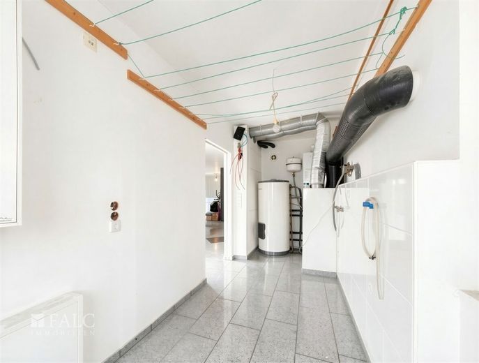 Moderner Bungalow mit großzügigem Garten und Garage – Heizungsraum