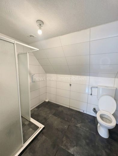 Seltene Gelegenheit: Zentrale Lage mit vielseitigen Möglichkeiten – DG Bad