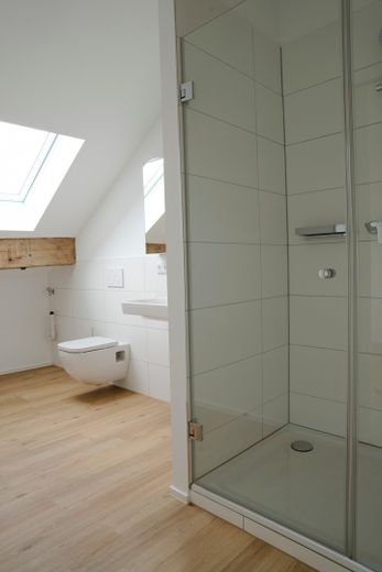 Maisonette-Wohnung (WE06), Kaiserstraße, ein Traum für Kenner und den besonderen Geschmack, ~ 115 m² – Bad obere Ebene