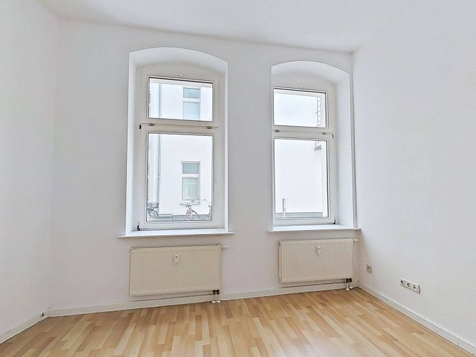 Habillez-vous chaudement, économisez au froid – Pour le début de l’automne, nous vous offrons un loyer hors charges : charmant appartement ancien de 4 pièces avec ascenseur – Ansicht I: Schlafzimmer III