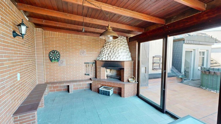 Exklusive Maisonette-Wohnung mit großer Dachterrasse – Wintergarten mit Kamin