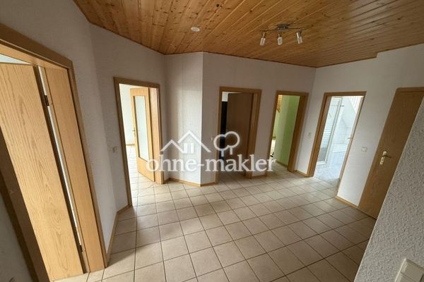 Freimersheim’de Aydınlık ve Geniş 4 Odalı Çatı Dubleks Daire