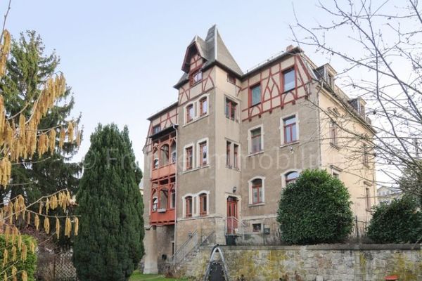 Cossebaude - denkmalgeschütztes Mehrfamilienhaus mit 6 Wohnungen und 2 Garagen
