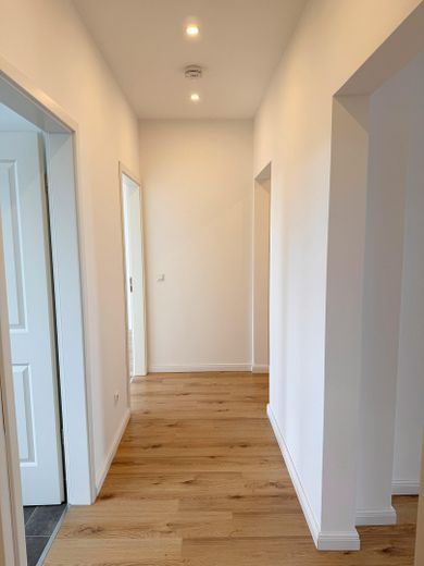 LUSSO vicino all’Elba: esclusivo appartamento di 2 locali con balcone e riscaldamento a pavimento *standard di nuova costruzione* – Wohnungsflur