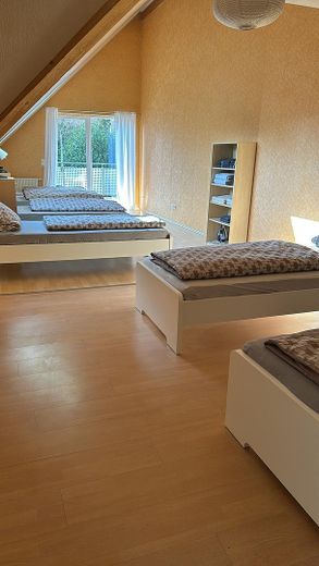 Aantrekkelijk appartementencomplex in Otterberg, 5 wooneenheden – Schlafzimmer 2. OG Ost