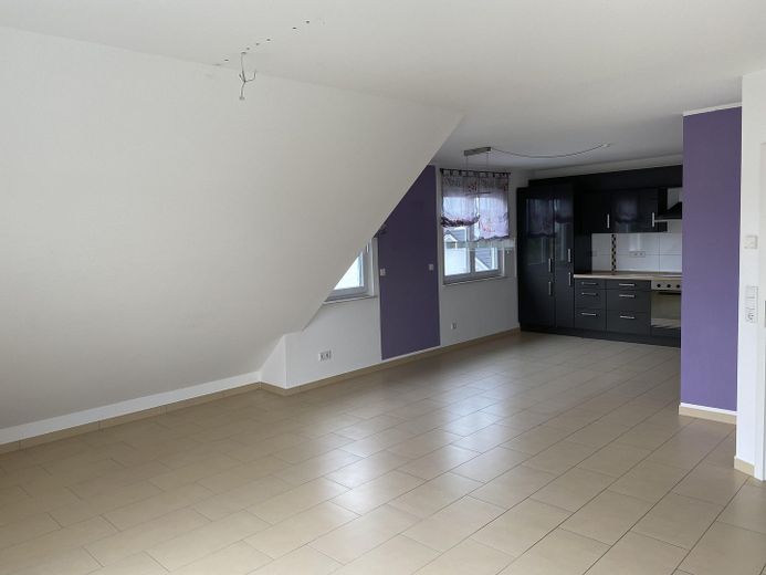 Appartamento mansardato di 4 locali, pari al nuovo, con grande balcone e cucina componibile a Münster Hessen – Foto 5