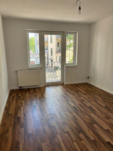 Ideale 2 Zimmer Single-Wohnung – Wohnzimmer