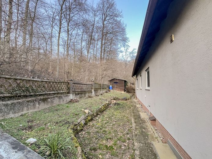 Renditestarke Kapitalanlage! MFH (4 Parteien) in Top-Zustand in Waldrandlage von Wiesbaden Naurod! – OG Garten