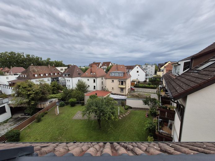 Esclusivo appartamento mansardato centrale di 3,5 locali con finiture interne di pregio, loggia e cucina componibile – Aussicht Loggia