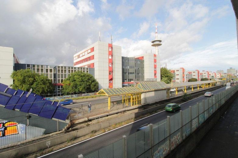 Libero e arredato: luminoso appartamento di 2 locali con balcone a Essen-Ostviertel (senza provvigione) – Essen Zentrum