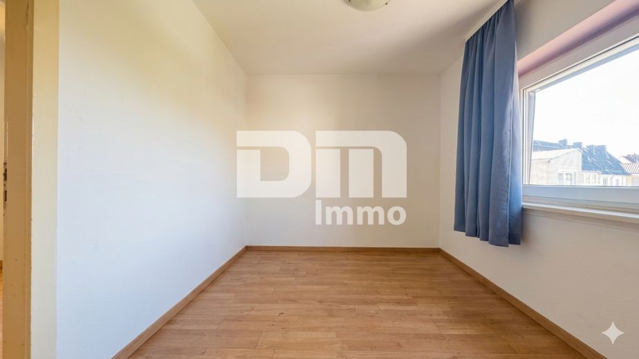 (R)eserveerd! Compact rijtjeshuis op een prominente locatie met tuin – OG Schlafzimmer 1 / Gäste / Kind / Büro / Ankleide