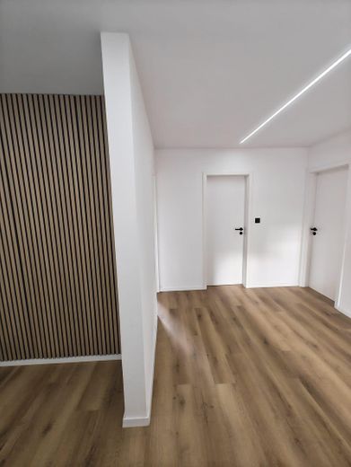 Hochwertig kernsanierte 3-Zimmer-Wohnung mit Loggia und Stellplatz in Nürnberg-Zabo – Flur