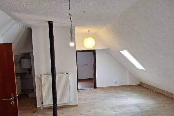 2 Raumwohnung mit Kochnische DG Gaustrasse XXX