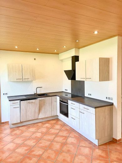 *** Schöne 4,5 Zimmer Wohnung mit zwei modernen Bädern, EBK, Balkon, Terrasse und Garten *** – Moderne Küchenzeile