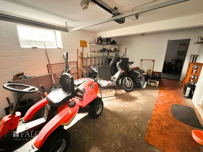***Großzügiges Einfamilienhaus mit viel Platz und Gartenidylle in ruhiger Lage*** – Garage