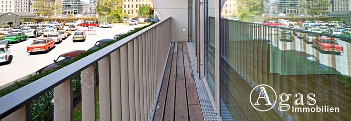 Sonnenbalkon! Offen geschnittene 3 Zimmer Wohnung mit ca. 61m², EBK und Weitblick in Berlin-Mitte! – Balkon