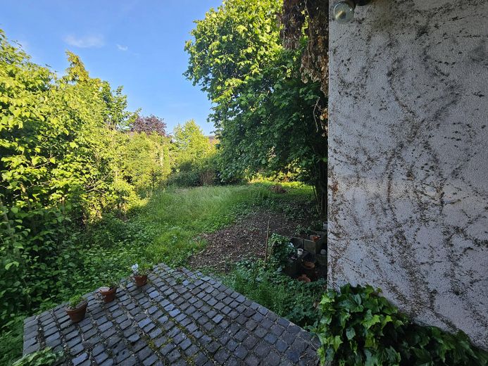 Gran parcela (con edificio existente) en Kelkheim-Fischbach, de particular – Blick v. Carport über Schuppen
