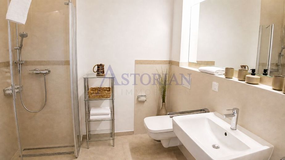 Exklusives Penthouse mit Ostsee- und Boddenblick - für Selbstnutzung 
oder Kapitalanlage – Badezimmer