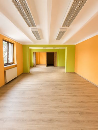 Luminosi locali commerciali (studio medico, ufficio, studio, estetica) in posizione eccellente a Cottbus – Separat meitbare Fläche
