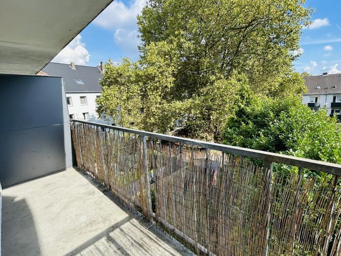 Attraktive, lichtdurchflutete 2,5-Zimmer-Wohnung mit Balkon – Balkon