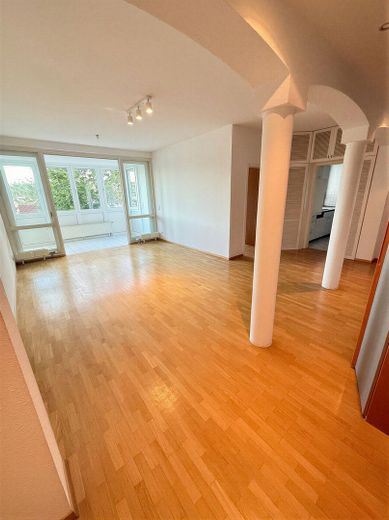 Großzügiges Wohnzimmer